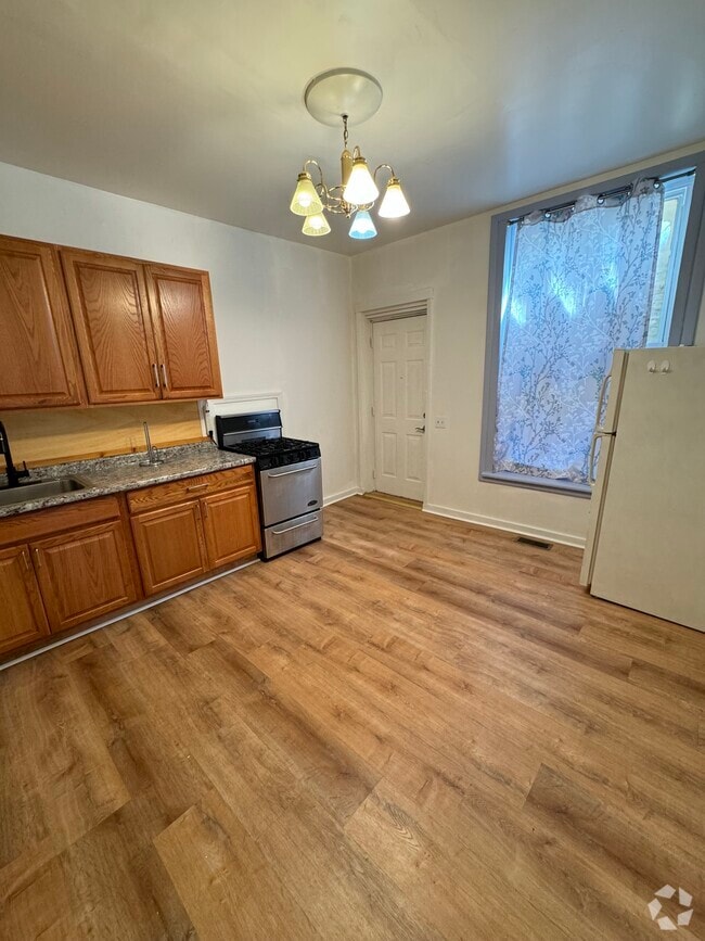 Building Photo - 917 W 35th St