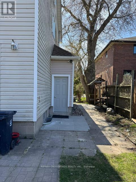 Building Photo - 35 Cedarview Dr