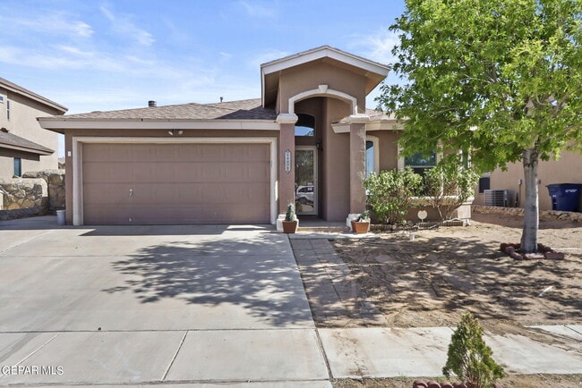 Foto del edificio - 14438 Miguel Terrazas Dr