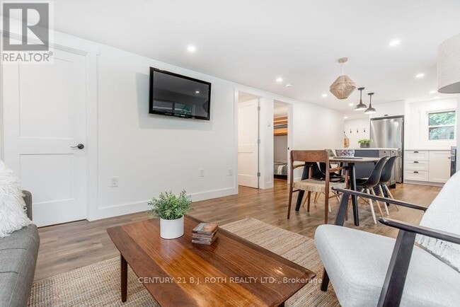 Building Photo - 12 Domar Rd