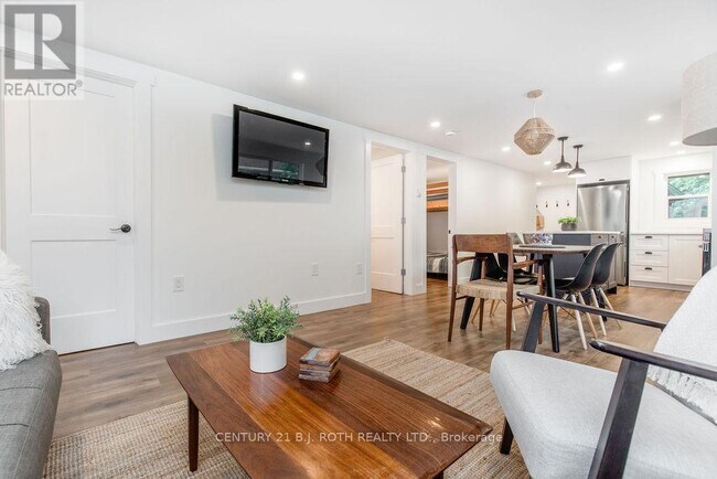 Photo du bâtiment - 12 Domar Rd