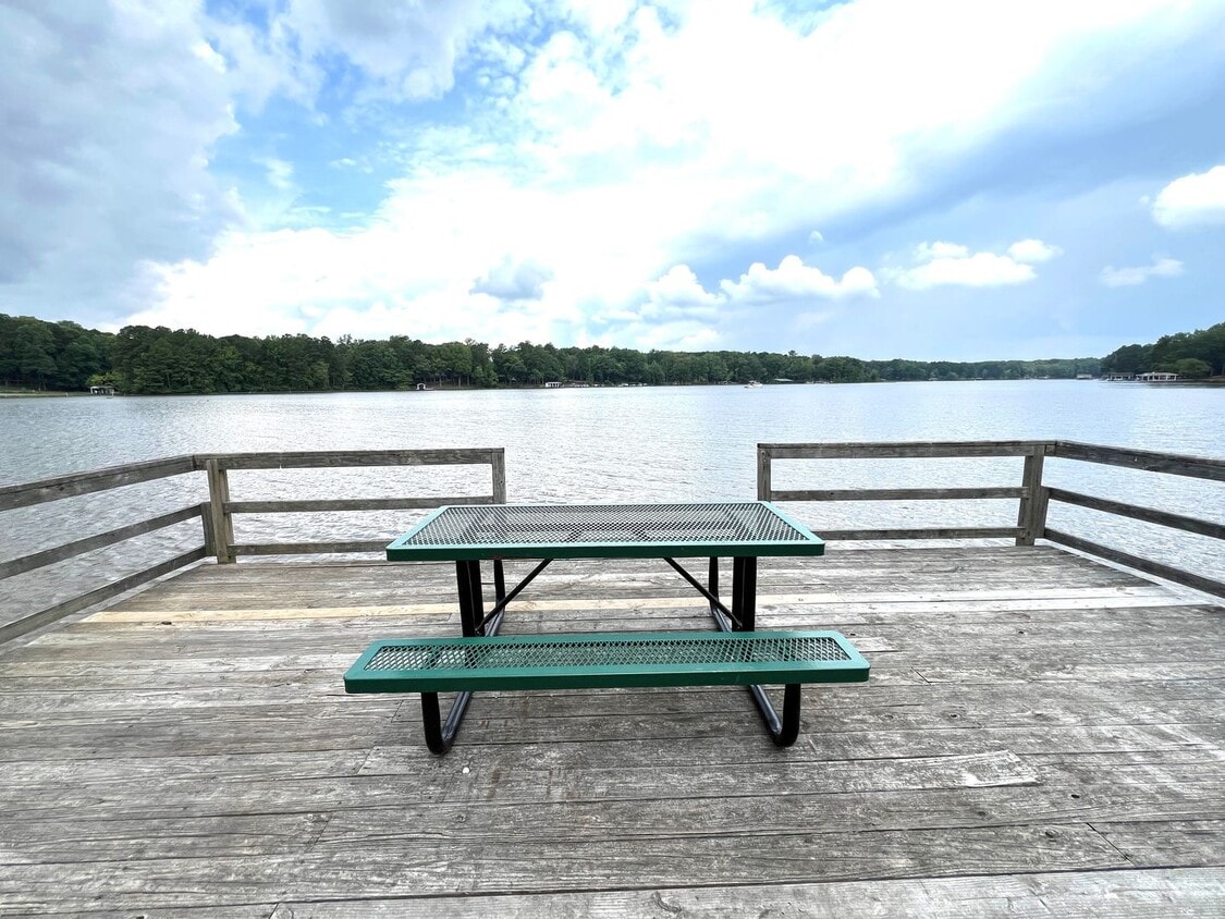 Primary Photo - FULLY FURNISHED WITH ACCESS TO BEAUTIFUL L...