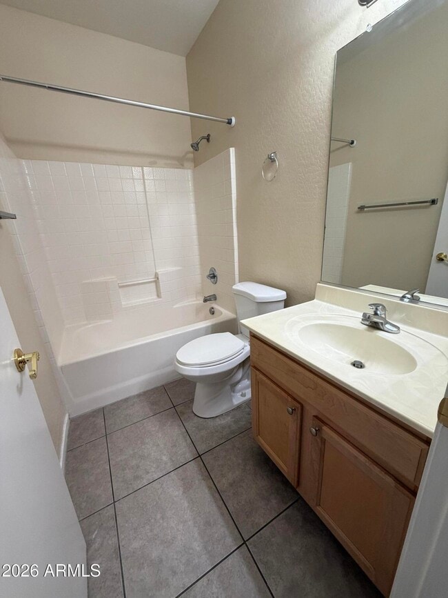 Building Photo - 1735 Bluff Dr