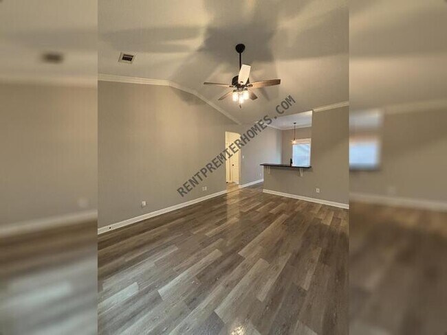 Foto del edificio - 32 Woodhaven Dr