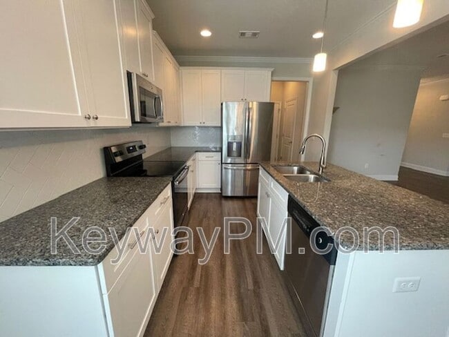 Foto del edificio - 728 Tree Top Trl