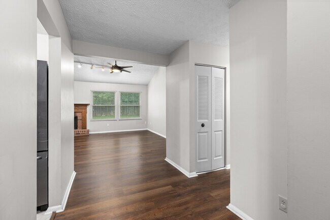 Building Photo - 10485 Plantation Bridge Dr