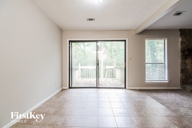 Foto del edificio - 3226 Deshong Dr SW