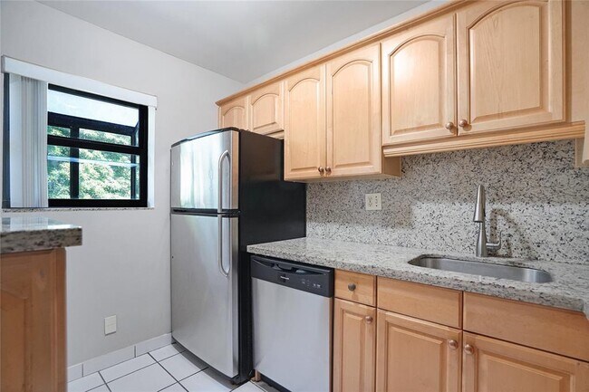 Building Photo - 304 Gardens Dr