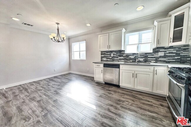 Foto del edificio - 4829 W 17th St