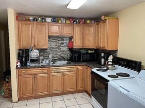 Building Photo - 819 Westminster Hill Rd