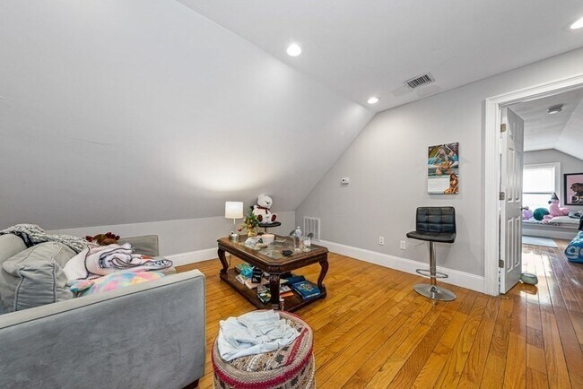 Foto del edificio - Great Mission Hill 4 bed