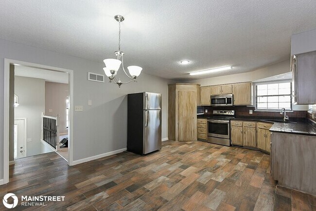 Building Photo - 212 E Connie St, Lansing, KS 66043