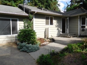 Building Photo - 1536 Vashon Ave NE