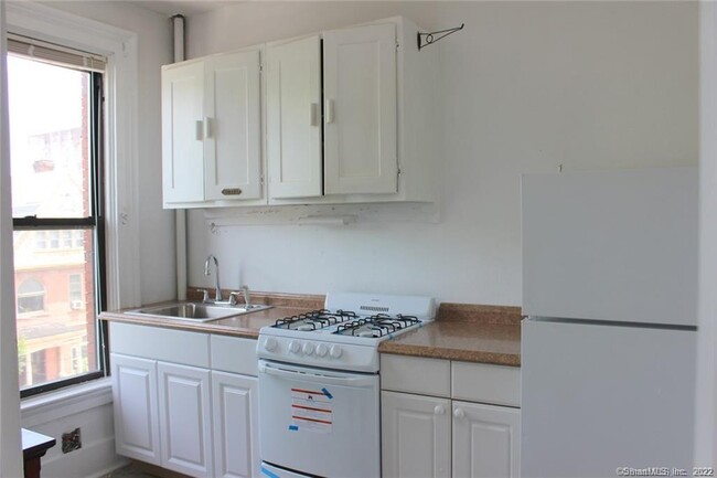 Building Photo - 48 Trumbull St