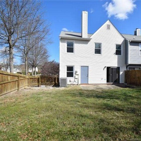 Building Photo - 2221 High Bush Circle