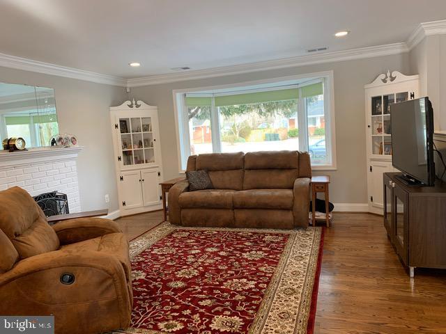 Foto del edificio - 7413 Farnum St