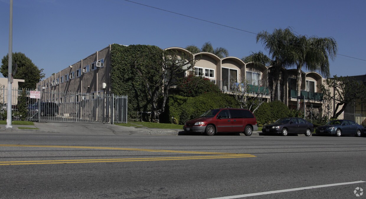 Emerald Apartments Apartments in Van Nuys, CA