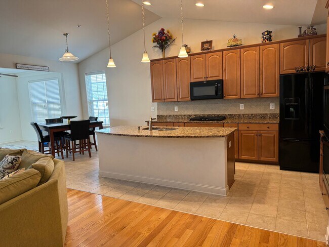 Building Photo - 514 Whinstone Dr