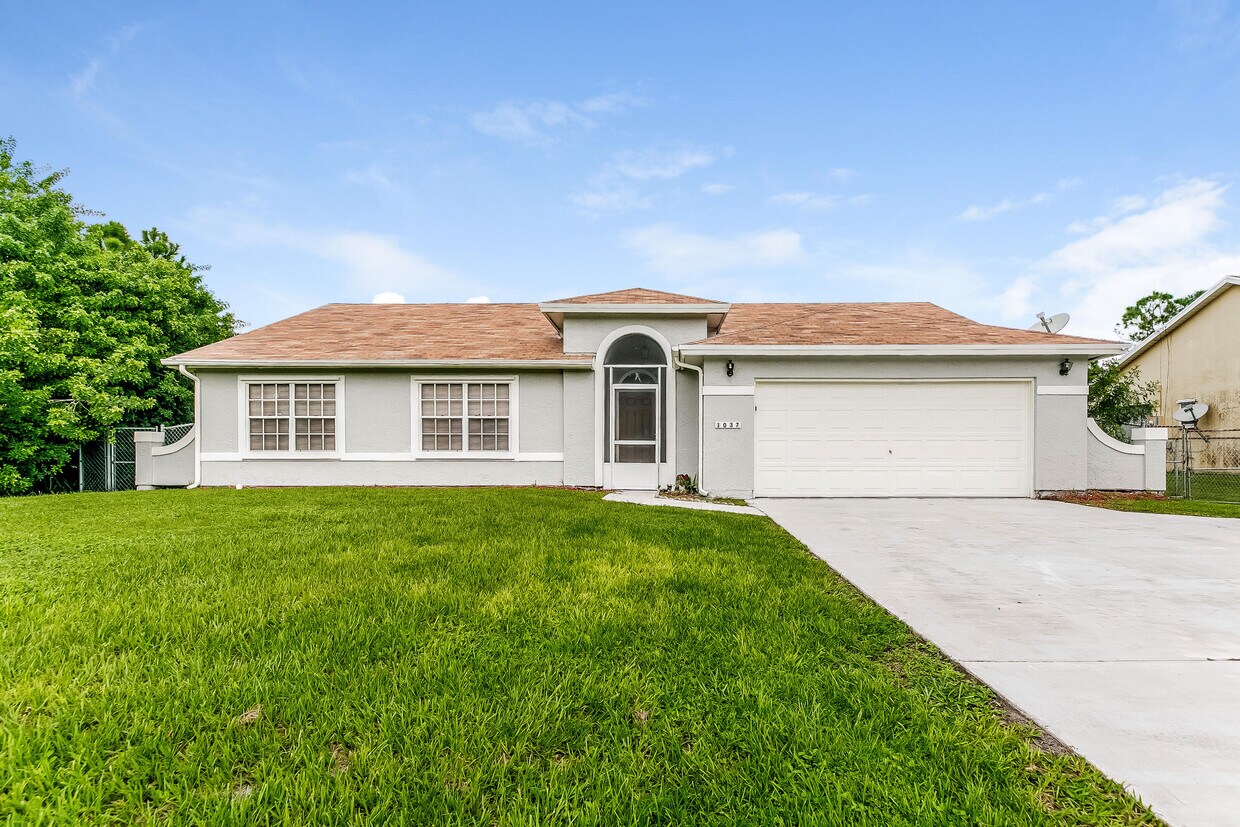 Primary Photo - 1037 SW California Blvd