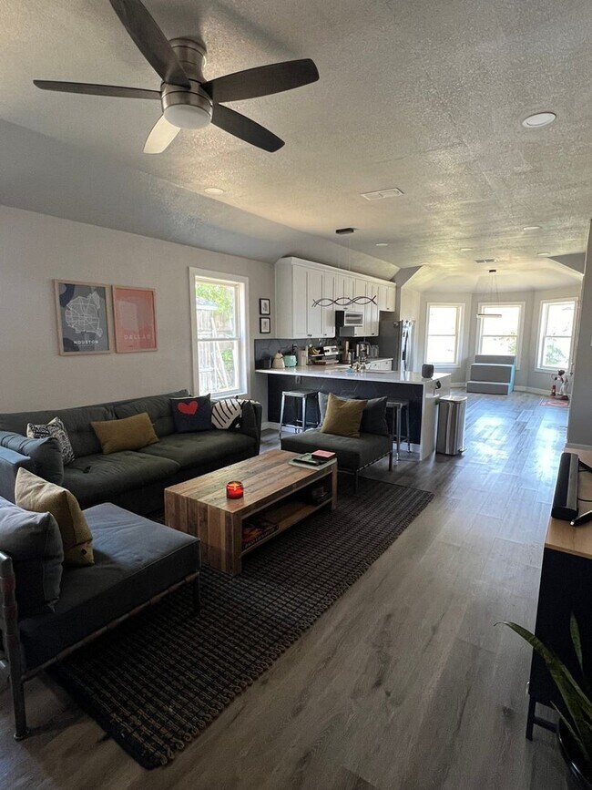 Foto del edificio - Spacious 4BR House in Dallas