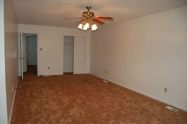 Building Photo - 819 Chimney Hill Pky