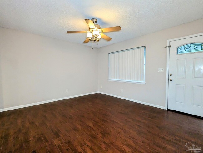 Foto del edificio - 6302 Keating Rd