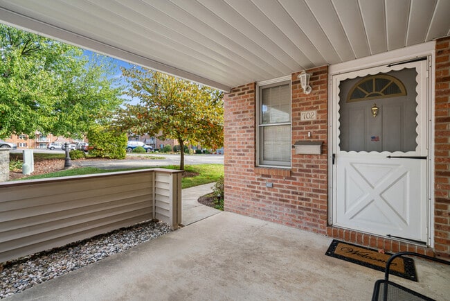 Building Photo - 702 Dehaven Ct