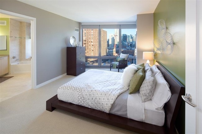 Building Photo - 300 W Hubbard St