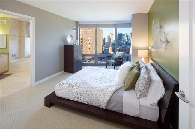 Foto del edificio - 300 W Hubbard St