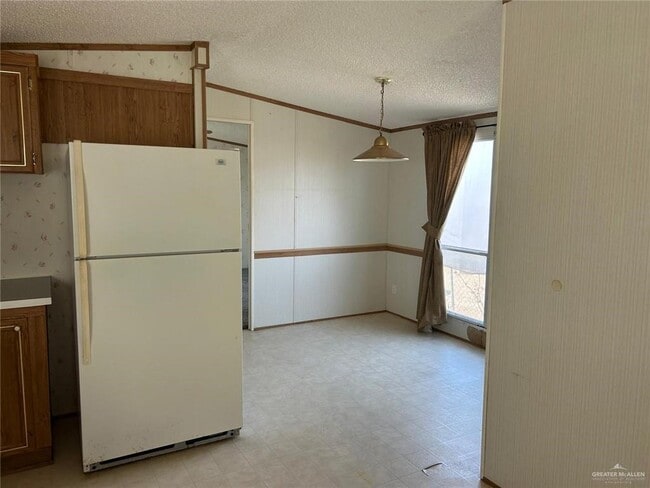 Building Photo - 24951 Palmera Dr