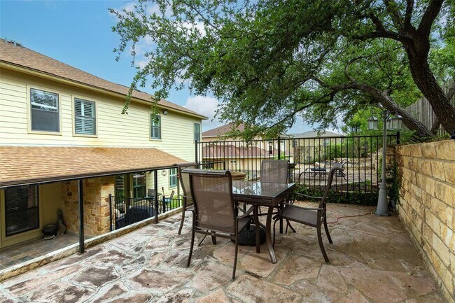 Building Photo - 1301 Delsie Dr