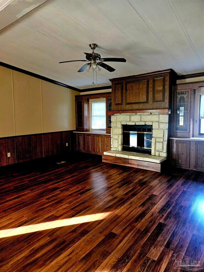 Foto del edificio - 649 Hwy 95A N