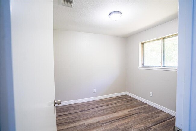 Foto del edificio - 7130 Heath St