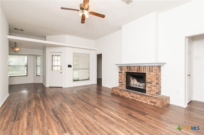 Building Photo - 214 Appaloosa Dr