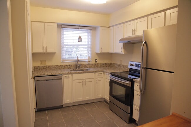 Building Photo - 2bd/2.5bth home in Southpark! Location, Lo...