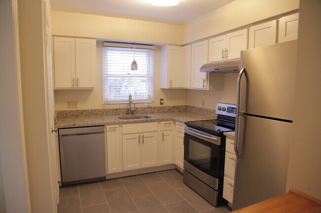 Foto del edificio - 2bd/2.5bth home in Southpark! Location, Lo...