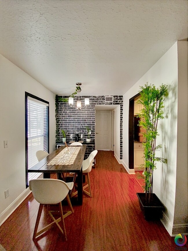 Photo - 4611 W North B St Apartments