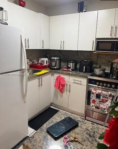 Photo - 1330 W 54th Street Unit 221C Apartment