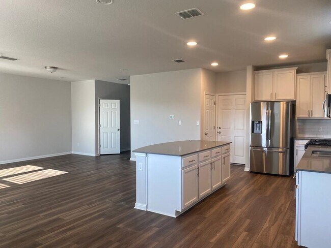 Building Photo - 3200 W College Park Dr