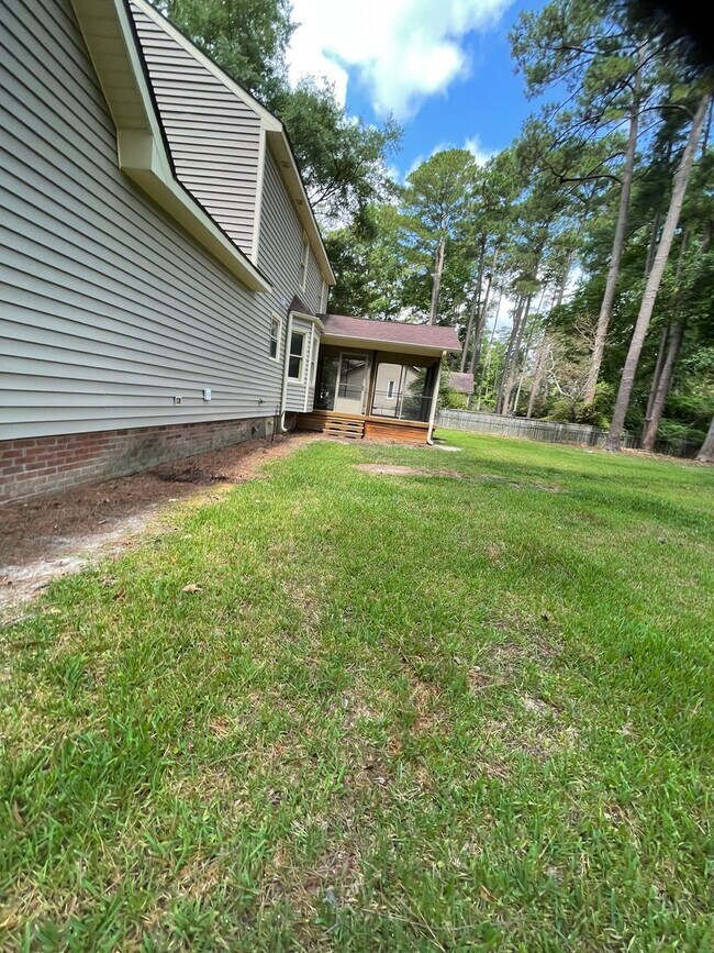 Building Photo - Beautiful Home