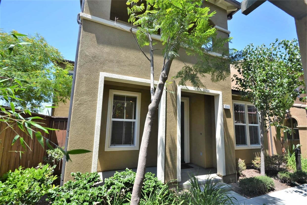 Primary Photo - 9147 S Cullen Way