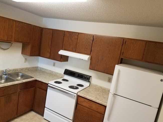 2 Bedroom - 4325 Green Apartments