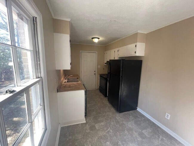 Building Photo - BELOW MARKET RENT!