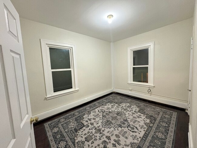 Building Photo - 72 Sterling St