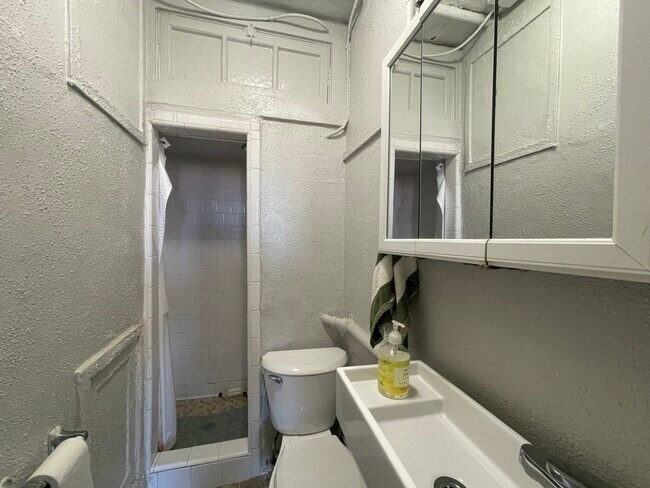 Foto del edificio - 162 Endicott St