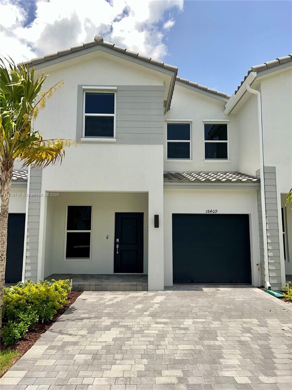 Foto principal - 18409 SW 1st St