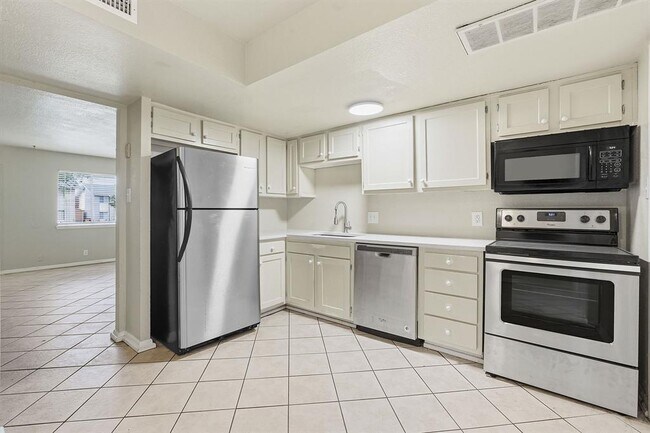 Foto del edificio - 8809 Dawnridge Cir