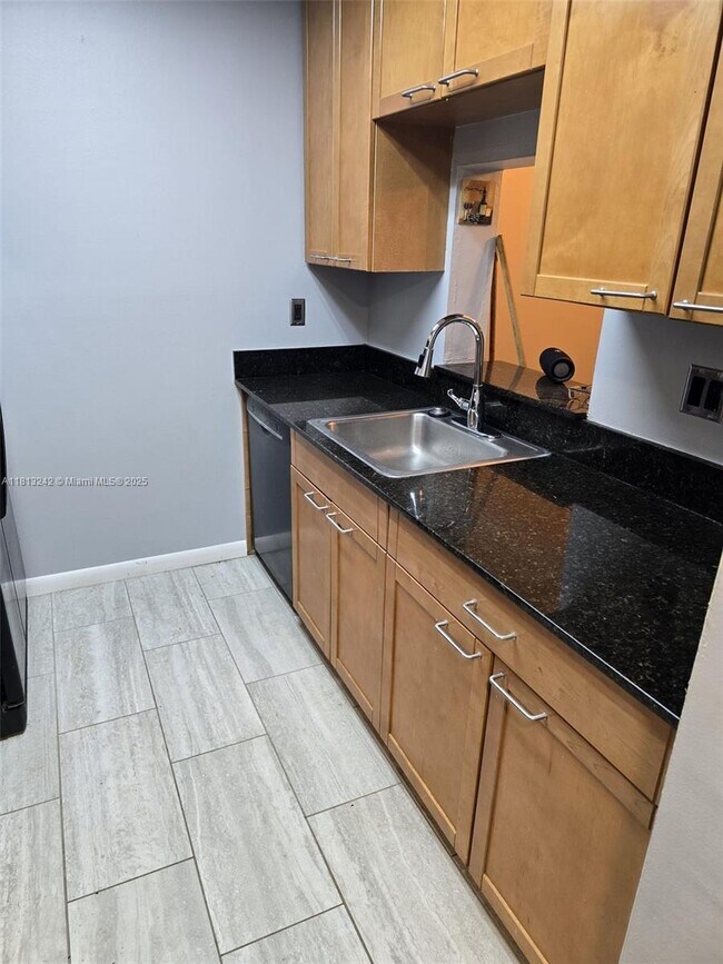 Foto del edificio - 7960 NW 50th St