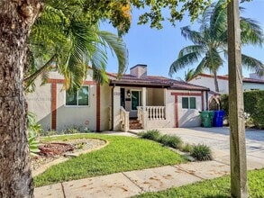 Building Photo - 1500 SW 18th St
