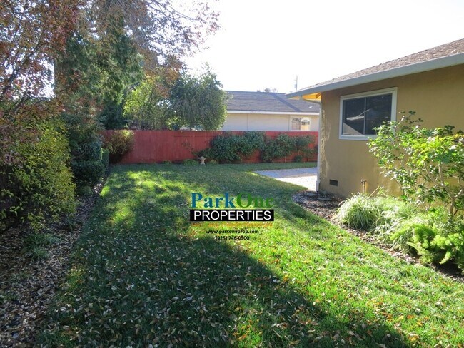 Foto del edificio - Charming 3-Bedroom Single-Level Home with ...